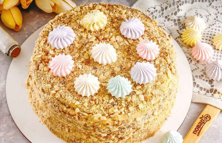 1. Этап. Торт Наполеон с безе: При подаче украсьте 