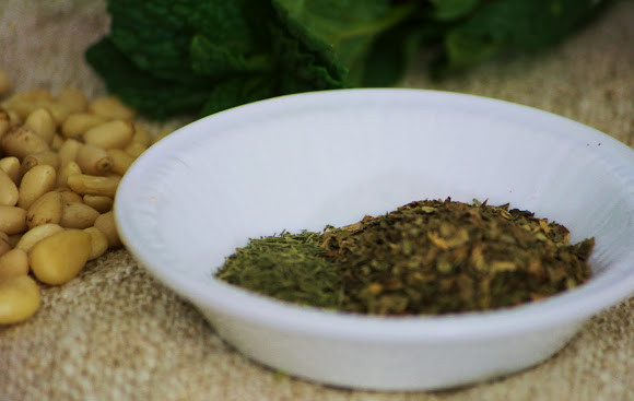 1. Этап. Долма по-азербайджански: 4. Приготовьте сушеные специи.