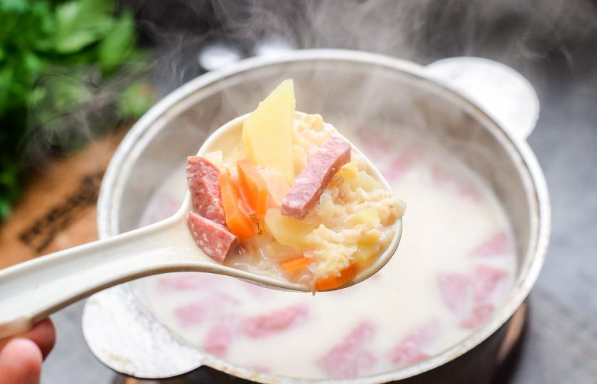 1. Этап. Суп с чечевицей и сыром: Варите суп еще 10-15 минут, после подавайте к столу.