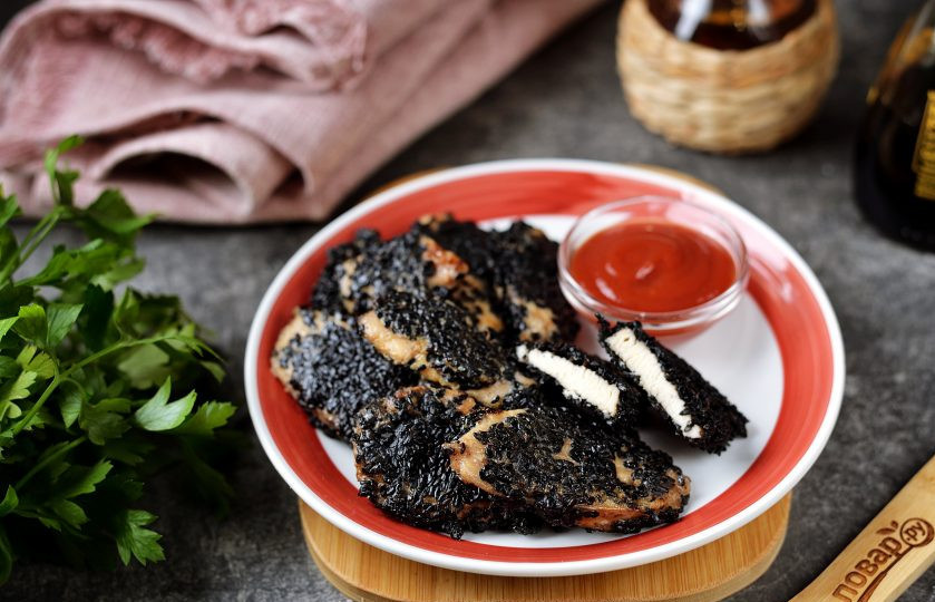 1. Этап. Куриное филе обжаренное в кунжуте Куриный козинак: Куриное филе обжаренное в кунжуте готово! Очень вкусно и калорийно. Приятного аппетита!