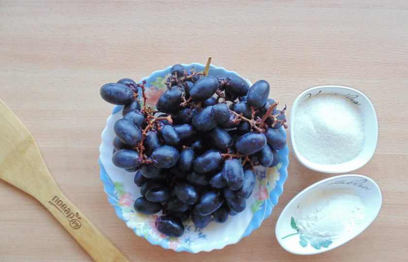 1. Этап. Виноградный кисель: Для приготовления киселя возьмите виноград, сахар, крахмал и воду.