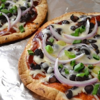 Мини-пицца из тортильи