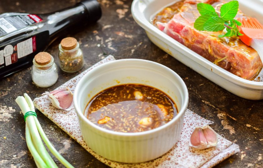 1. Этап. Маринад для свиных ребрышек: Снимите пробу маринада, после залейте ребра и оставьте на 6-7 часов. Спустя время готовьте ребра в духовке - 1,5 часа при 180 градусах. Приятного аппетита!