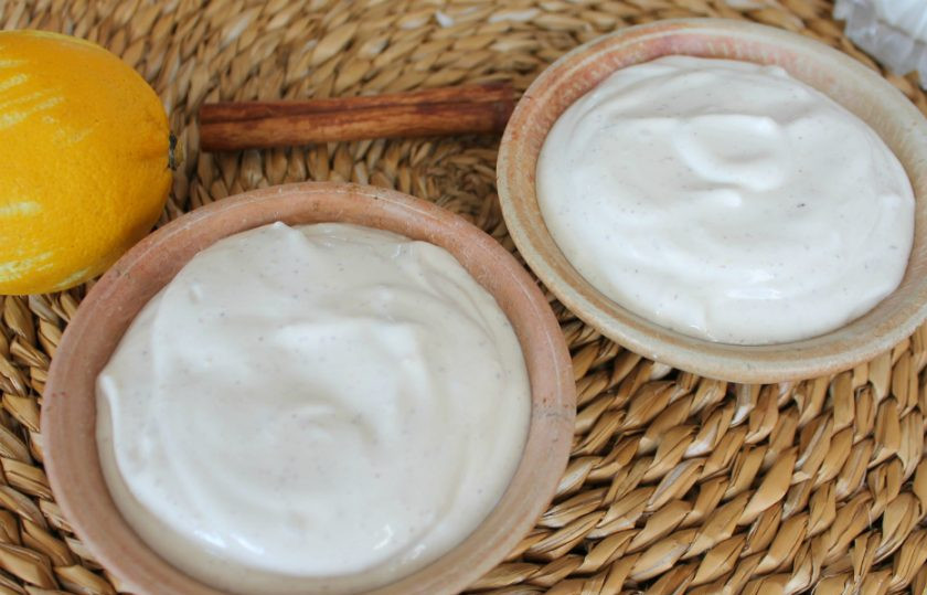 1. Этап. Десерт Силлабаб: Десерт раскладываем по креманкам. Десерт должен постоять в холодильнике около часа. Затем, его можно подавать (это правило для самых терпеливых).