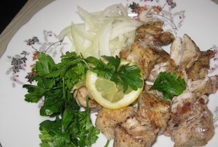 1. Этап. Шашлык из щуки: Наше блюдо готово! Добавим зелени, лука и лимона и можно подавать к столу. Приятного аппетита!