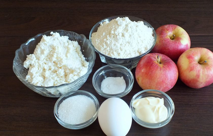 1. Этап. Творожные пончики с яблоком: Подготовьте необходимые ингредиенты.