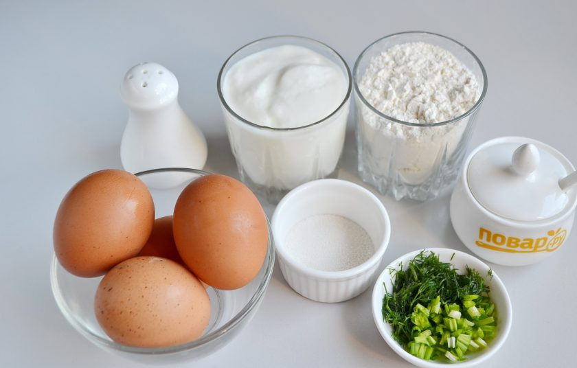 1. Этап. Ленивые пирожки с зеленым луком и яйцом: 1. Подготовьте продукты, три яйца отварите, яйца нужны крупные, если в наличии мелкие, то нужно увеличить количество.