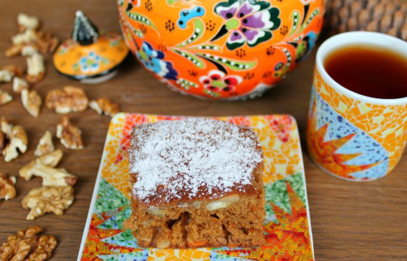 1. Этап. Морковный пирог с медом: Морковный пирог с медом готов. Посыпаем его сахарной пудрой и подаем к столу. Приятного чаепития!