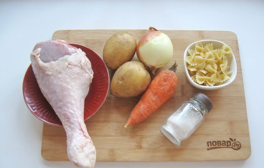 1. Этап. Суп из голени индейки: Возьмите все ингредиенты для приготовления супа с голенью индейки.