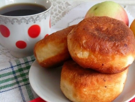 1. Этап. Пончики с яблочной начинкой: 8. Выкладываю пончики на тарелку. подаю к столу. Лучше подождать, чтобы они остыли, но их 