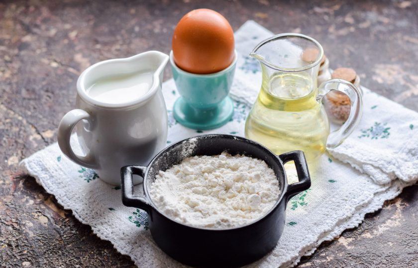 1. Этап. Сливочные блины: Подготовьте ингредиенты.