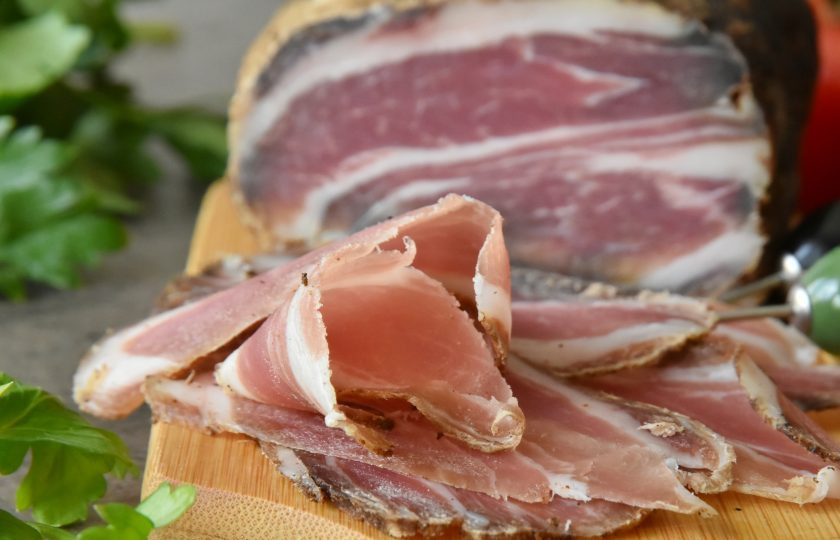 1. Этап. Коппа: Приготовьте этот замечательный деликатес и ваши гости будут в восторге. Чем тоньше нарезка — тем вкуснее!