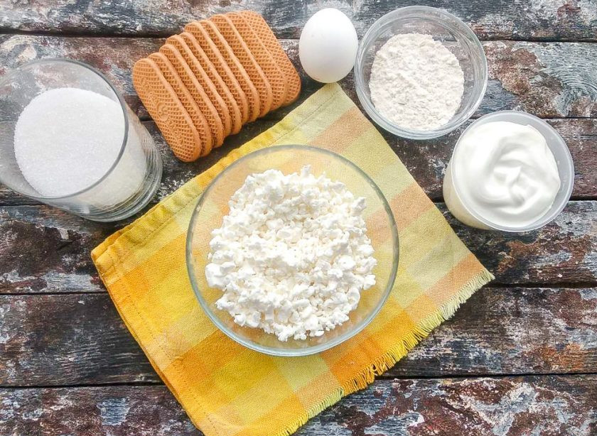 1. Этап. Творожная запеканка с печеньем: Подготовьте все необходимые ингредиенты.