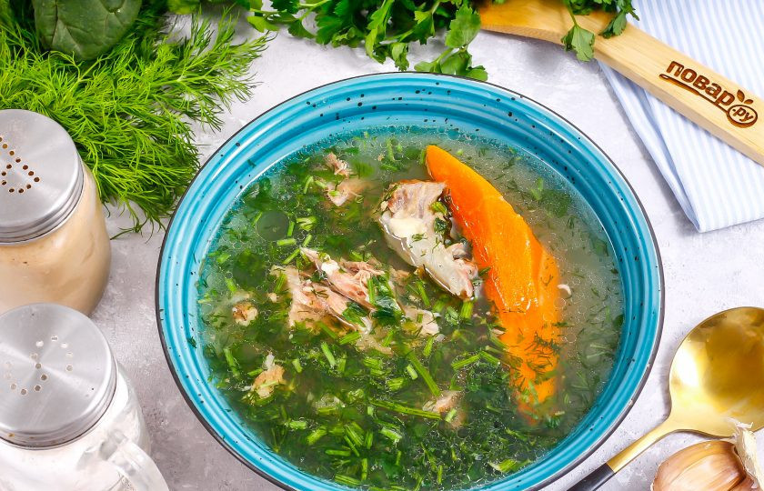 1. Этап. Хаш в мультиварке: Дождитесь звукового сигнала, извлеките из бульона мясо и овощи, процедите жидкость. Отделите мясо от костей и выложите в тарелки, добавьте овощи и много измельченной зелени, предварительно промытой. Влейте бульон и подайте хаш к столу горячим.