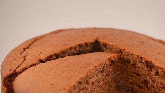 1. Этап. Пирог из варенья и кефира: Запекайте пирог в течение 30-40 минут. Приятного чаепития!