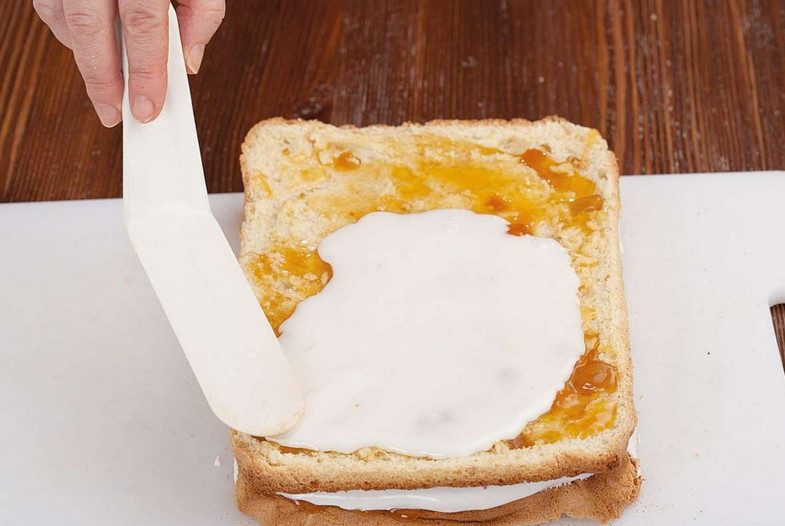 1. Этап. Бисквитное пирожное с белковым кремом: А теперь кремом.