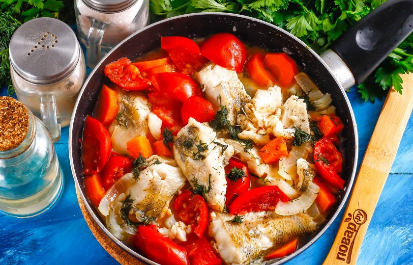 1. Этап. Соте из судака: Промойте укроп и добавьте в емкость, выключите нагрев.