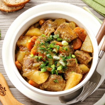 Тушёная картошка с мясом и баклажанами