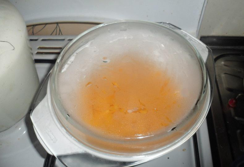 1. Этап. Пюре из яблок и тыквы: 3. Накрываем крышкой и варим около 20 минут на очень слабом огне. После этого снимаем, даем немного остыть и взбиваем в кухонном комбайне или блендером до образования однородной массы. Должно получиться пюре.