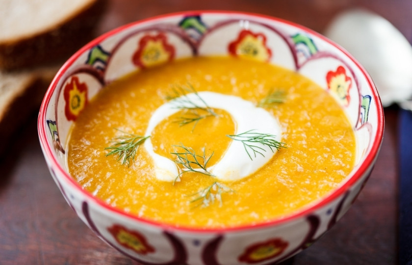 1. Этап. Морковный суп-пюре с фенхелем: Подавайте морковный суп-пюре с фенхелем горячим, украсьте свежей зеленью. Приятного аппетита!
