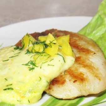 Палтус под соусом