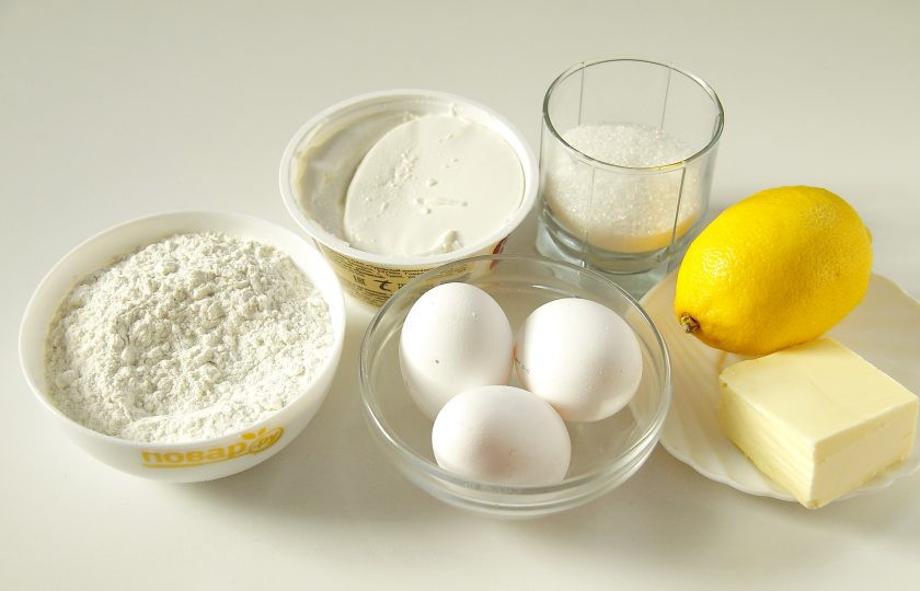 1. Этап. Лимонная запеканка: Подготовьте все ингредиенты. Сливочное масло заранее достаньте и размягчите при комнатной температуре.