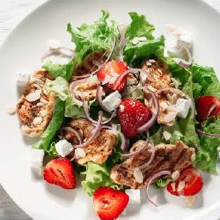 Салат весенний с перечным грильяжем