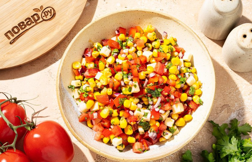 1. Этап. Салат с сыром, перцем и кукурузой: Салат с сыром, перцем и кукурузой готов, приятного вам аппетита!