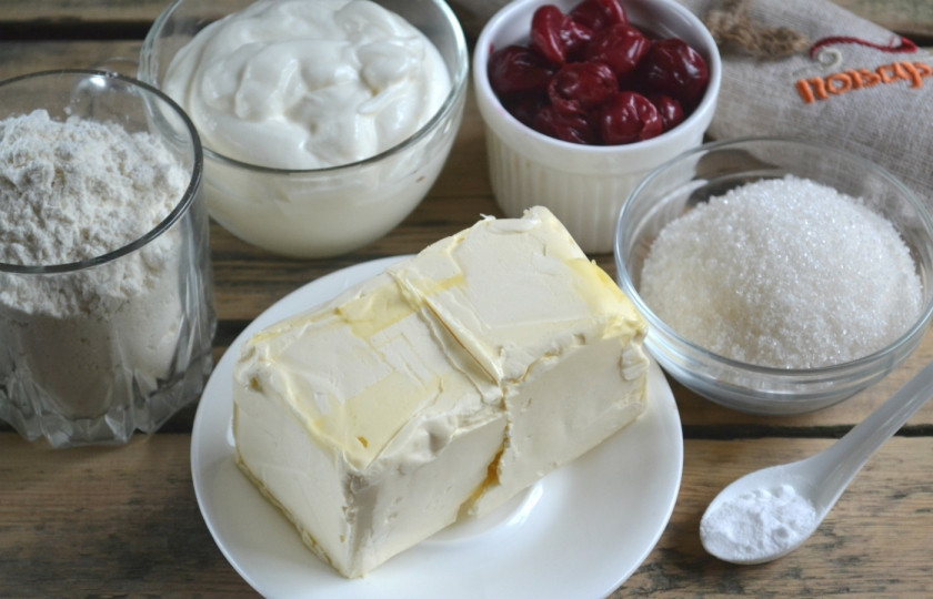 1. Этап. Торт Сердце: Подготовьте все необходимые ингредиенты. Маргарин заранее достаньте из холодильника, чтобы он успел размякнуть.