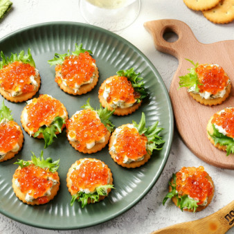 Канапе на крекерах