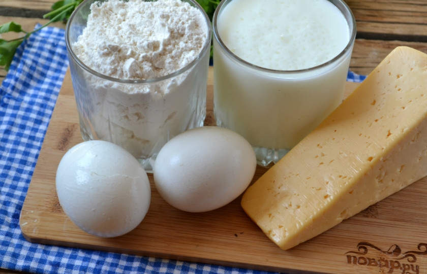 1. Этап. Сырные лепешки на кефире: Подготовьте все необходимые ингредиенты. Яйца заранее отварите вкрутую.
