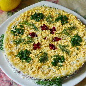 Рисовый салат с печенью трески