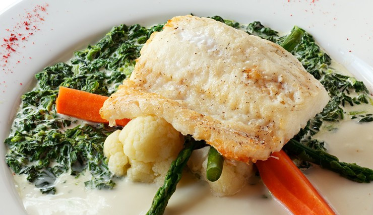 1. Этап. Судак под соусом: 3. Подаем рыбу, щедро полив соусом. Можно также соус процедить или перетереть в блендере, если консистенция вам не нравится. Приятного аппетита!