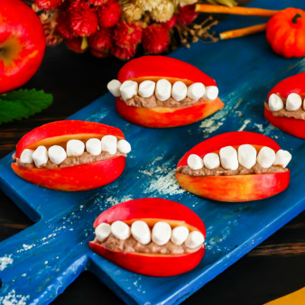 Улыбка с зубами на Хэллоуин