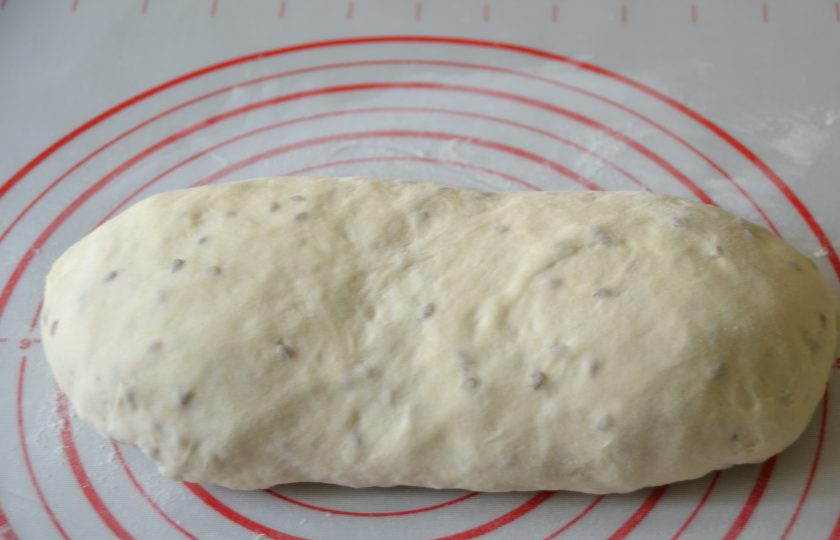 1. Этап. Хлеб на кефире на дрожжах: Выложите заготовку 