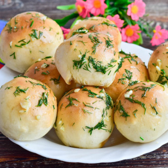 Пампушки с чесноком в хлебопечке