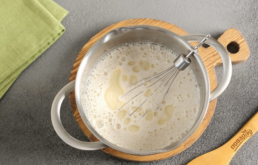 1. Этап. Блины на праздничный стол: Перемешайте и добавьте масло.