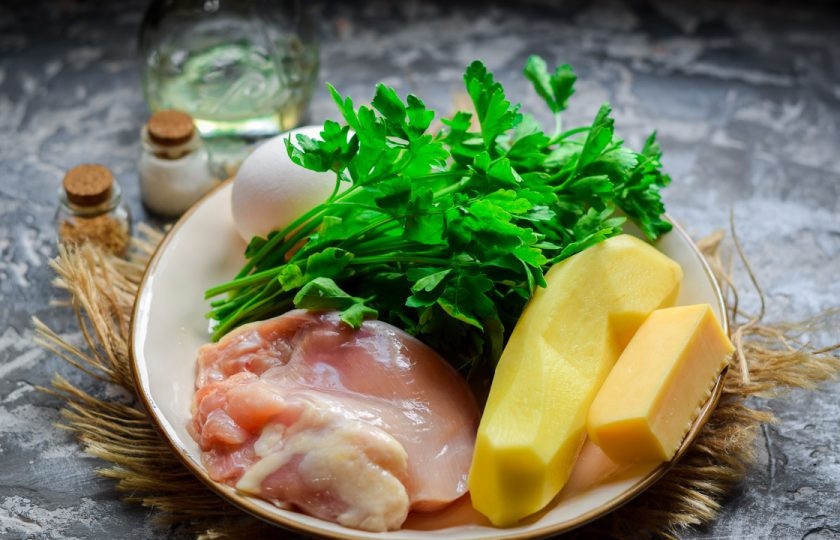 1. Этап. Курочка в ажуре: Подготовьте ингредиенты.