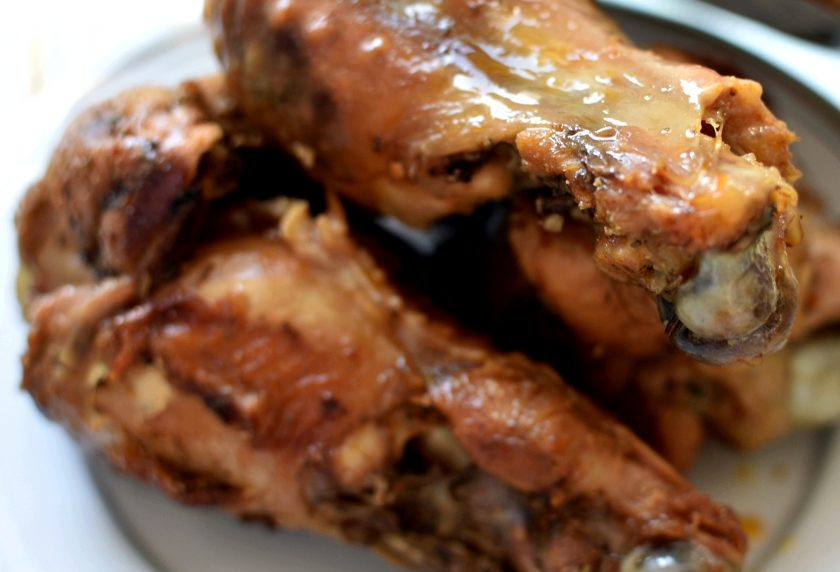 1. Этап. Пикантная индейка с ароматный кускусом: Запекайте при 120 градусах , переворачивая и подрумянивая со всех сторон. Затем плесните пару ложек кипятка и тушите полчаса или пока мясо не станет мягким.