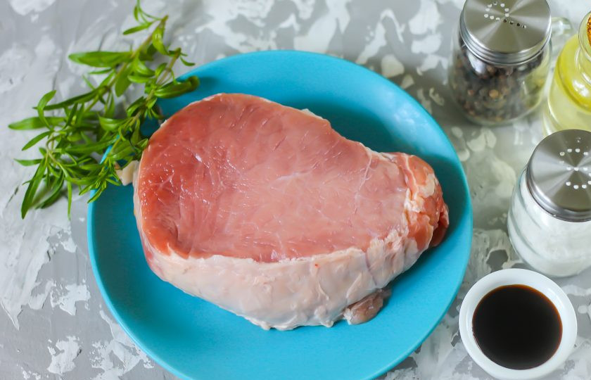 1. Этап. Стейк на электрическом гриле: Подготовьте необходимые ингредиенты.