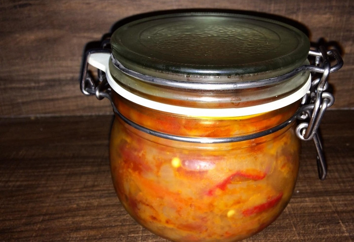 1. Этап. Аджика из помидоров и лука на зиму: Разложите горячую аджику по стерилизованным баночкам. Закройте их крышками, остудите. Храните в прохладном месте. Приятного аппетита!