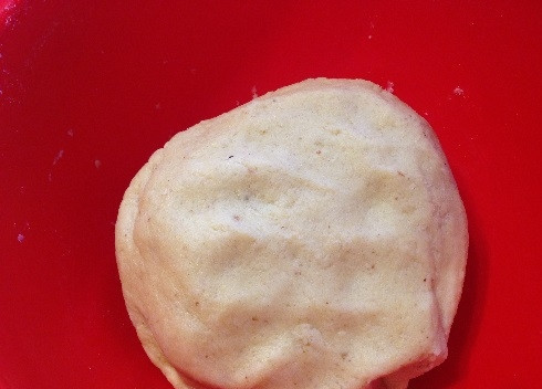 1. Этап. Пирог ко Дню влюбленных: 9. Тесто можно отправить минут на 20 в холодильник, а можно заняться им сразу.