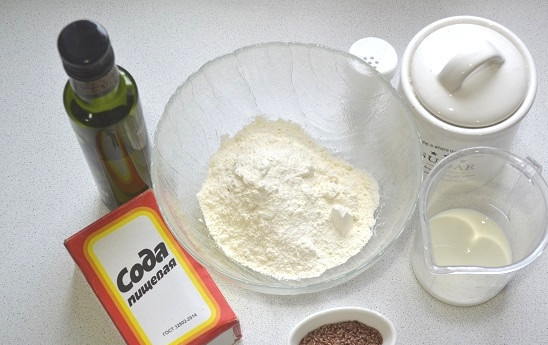 1. Этап. Крекеры с семенами льна: 1. Готовим все необходимые ингредиенты и разогреваем духовку до 200 градусов.