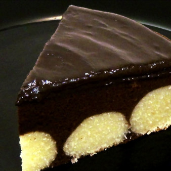 Вкуснейший шоколадный пирог с творожными шариками