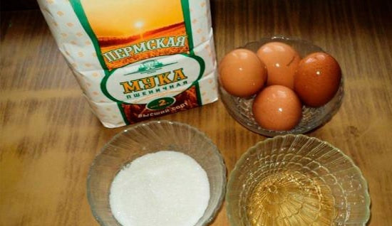 1. Этап. Бисквит в силиконовой форме: 1. Берем все ингредиенты для выпечки.