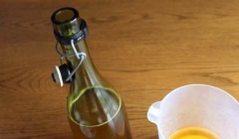 1. Этап. Квас из гриба: Банку с настоем хранят в холодильнике 3-4 месяца. Крышкой не накрывайте, лучше марлей.