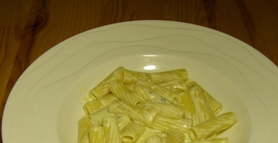 1. Этап. Паста с сыром Дор блю: Прогрейте все вместе пару минут на сковороде. Приятного аппетита!