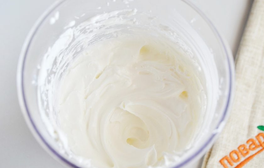 1. Этап. Слоеное желе в стаканчиках: 8. Сливками наполните кондитерский мешок с любой насадкой, я поставила звездочку.