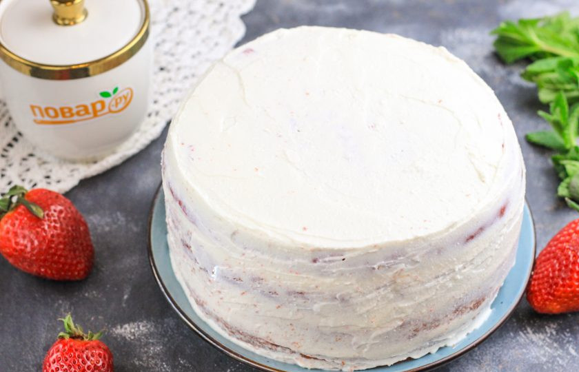 1. Этап. Чиз крем для выравнивания торта: При создании торта нанесите крем на коржи и распределите по ним, а в конце — обмажьте кремом торт и отправьте в холодильник на 1 час.