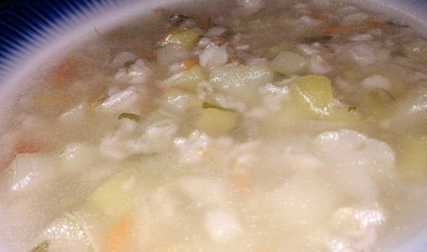 1. Этап. Диетический суп с овсянкой: 7. Подавайте суп в горячем виде. Приятного аппетита!